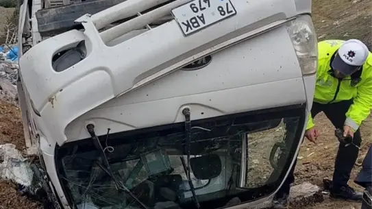 Kaz sonrası devrilen kamyonetin fotoğrafı