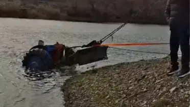 Kırıkkale’de Traktör Kızılırmak Nehri’ne Çıktı, Vinçle Kurtarıldı