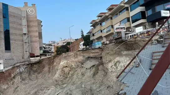 Kuşadası yol çökmesi onarım çalışması
