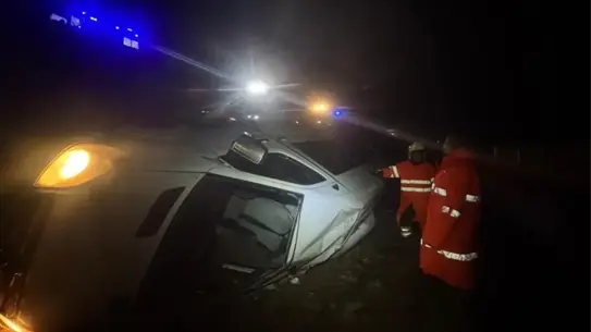 Uçuruma yuvarlanan minibüs