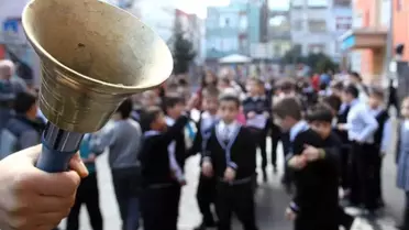 Kar yağışı sonrası okul bahçesi