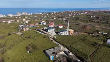 Yeni caminin minaresi kontrol altında yıkılıyor