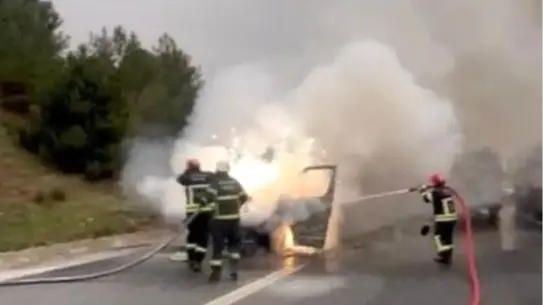 Osmaniye'de Tarım İşçilerini Taşıyan Minibüste Yangın ve Müdahale Süreci