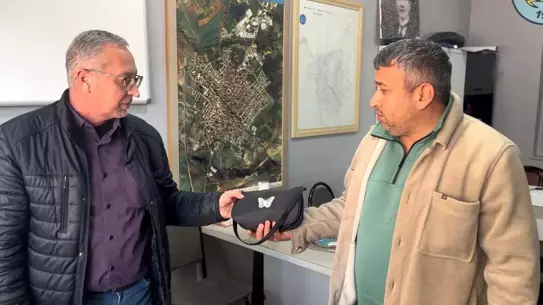 Muratlı’da Belediye Çalışanı Bulduğu Çantayı Hemen Zabıtaya Teslim Etti
