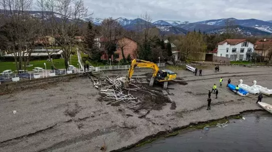 Sapanca Gölü Kıyısında Kaçak Yapılar Temizlendi: Park Projesi Devam Ediyor
