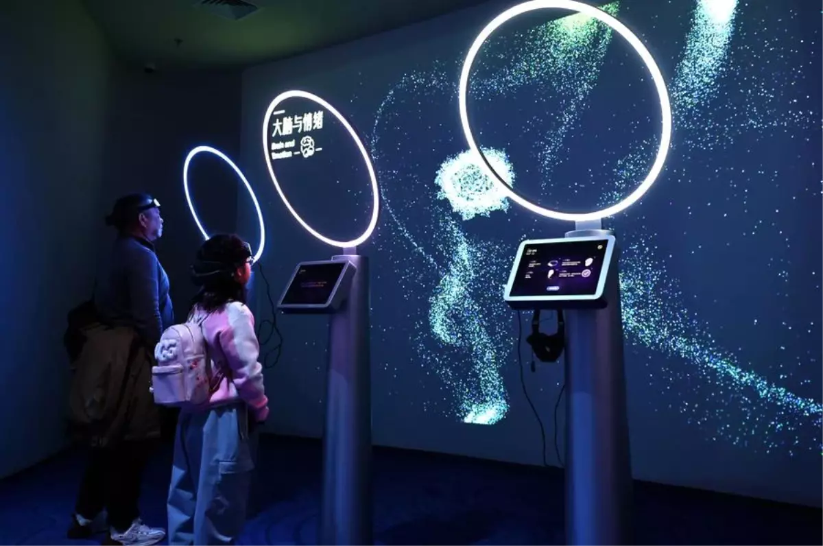 Şanghay Bilim ve Teknoloji Müzesi yenilenmiş dış görünüşü