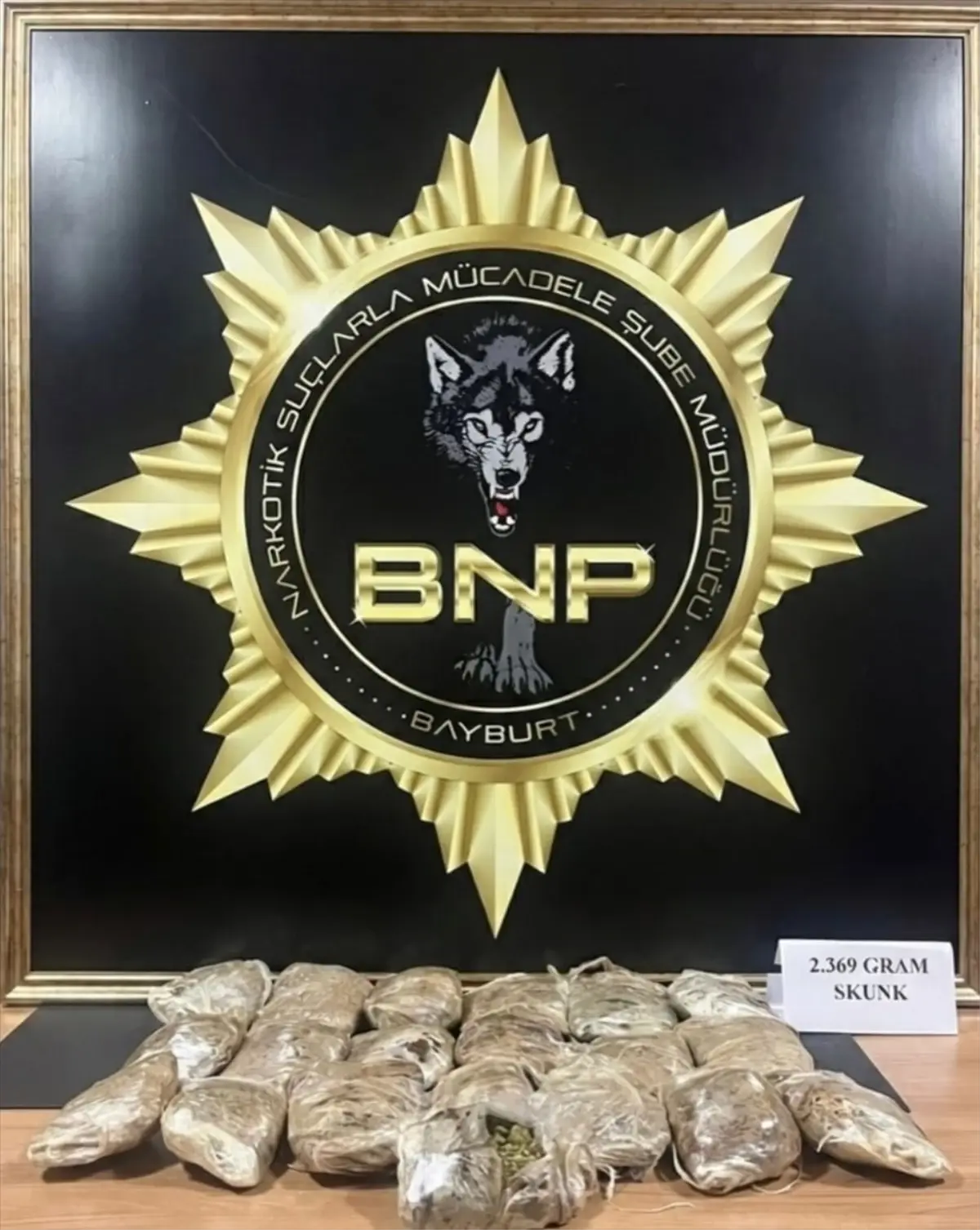 Bayburt'ta Gerçekleştirilen Uyuşturucu Operasyonu Sonucu 2,3 Kg Sentetik Madde Ele Geçirildi