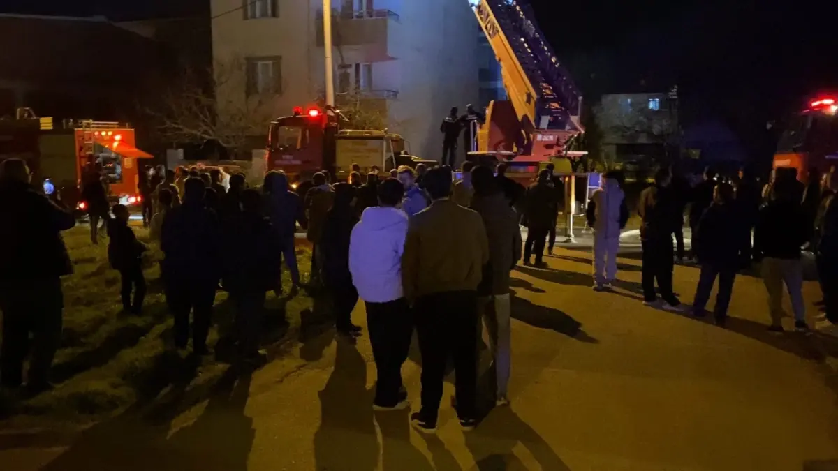 İnegöl'de Apartman Çatısında Meydana Gelen Yangın Kontrol Altına Alındı