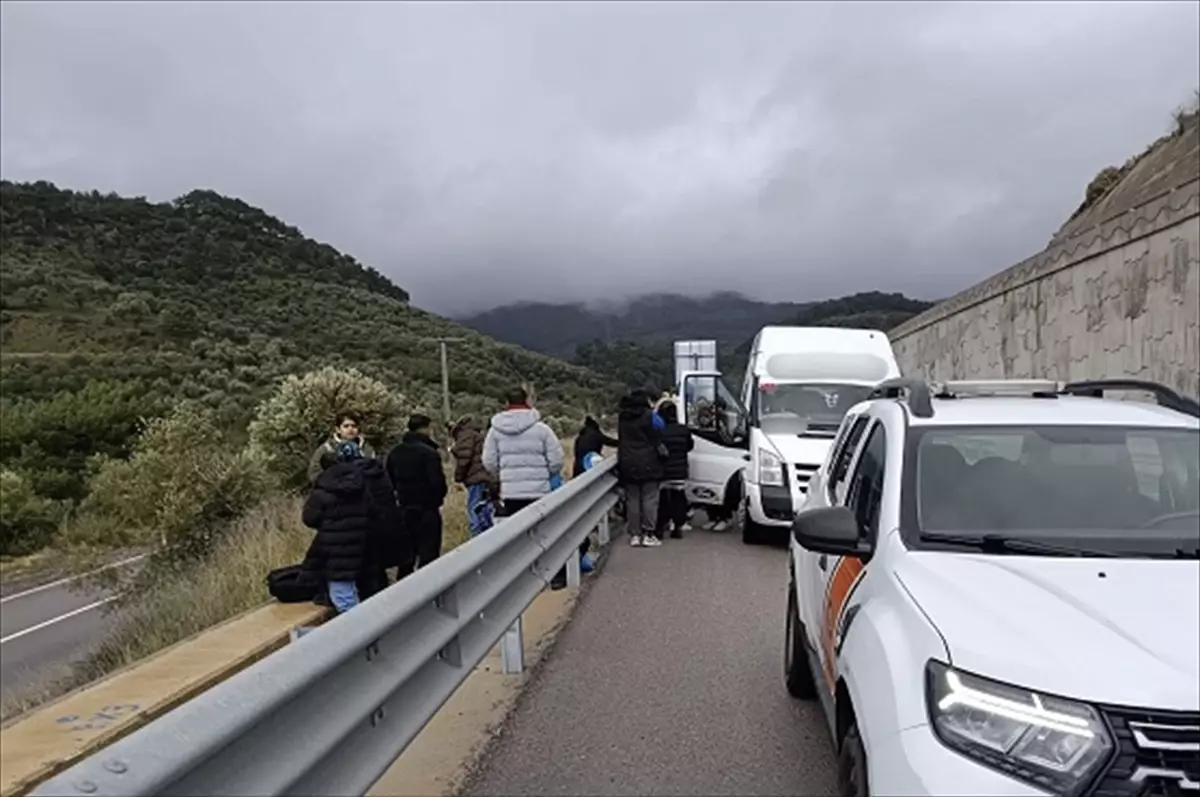 Çanakkale sahilinde yakalanan göçmenler