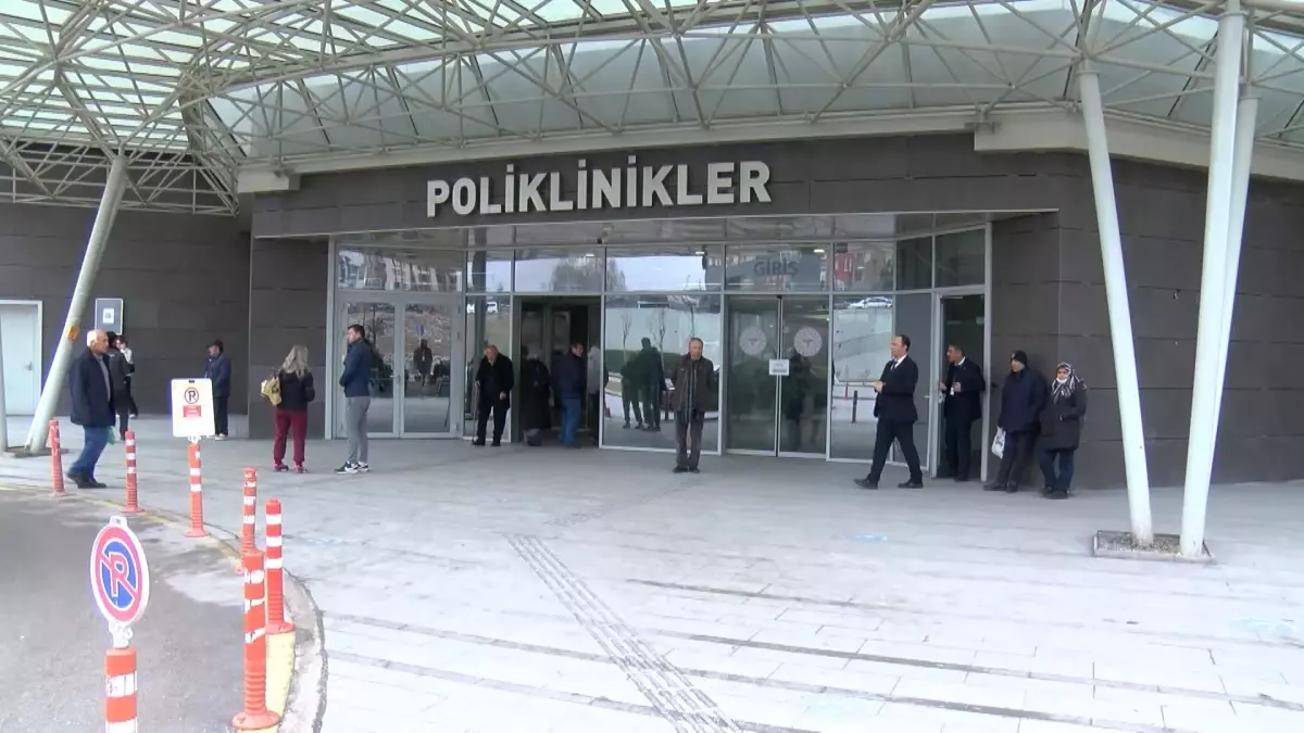 Arabesk Efsanesi Hakan Taşıyan Yoğun Bakıma Alındı