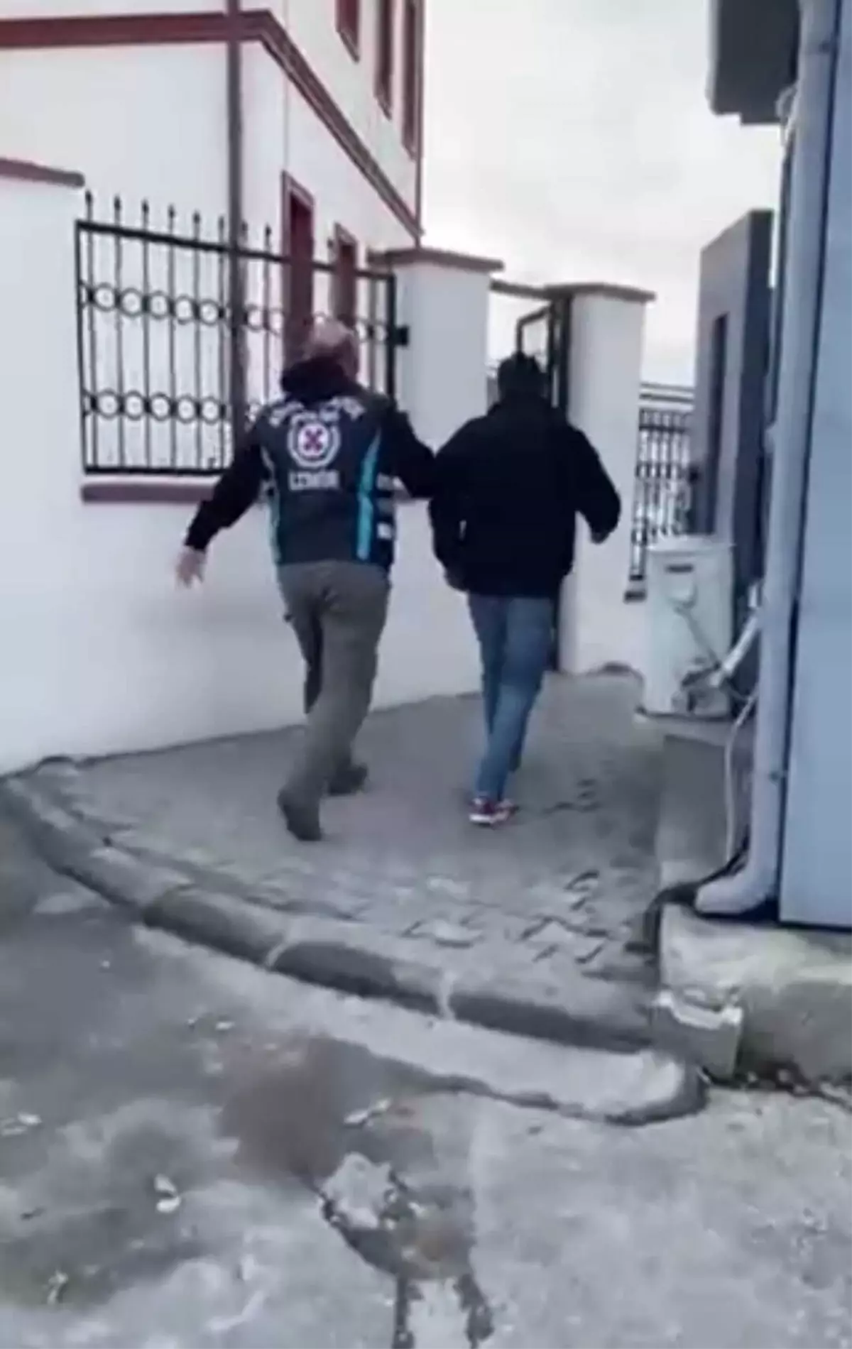 İzmir'de Drift Yapan Sürücüye 33.614 TL Para Cezası ve 60 Günlük Ehliyet Durdurulması