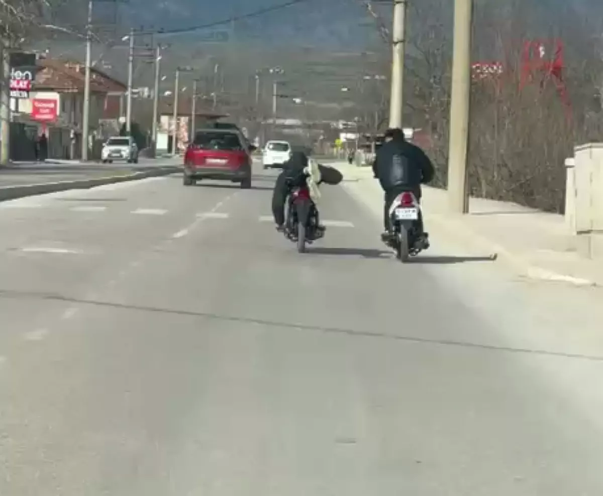 Tokat'ta Kasksız Sürücünün Yüzüstü Motosiklet Yolculuğu