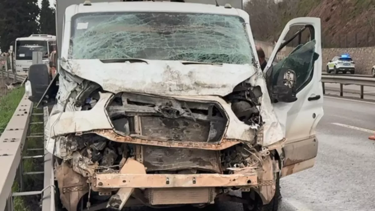 Dilovası'nda Zincirleme Trafik Kazası: 7 Kişi Yaralandı