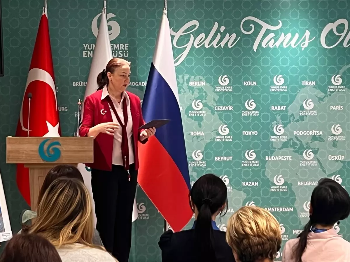 Moskova’da düzenlenen ebru sanat tanıtım etkinliği