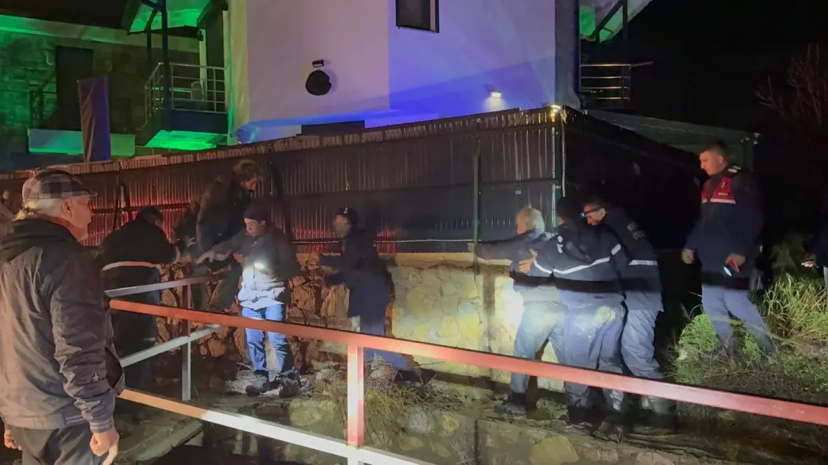 Datça'da Sel Sularında Mahsur Kalan Şahıs Başarıyla Kurtarıldı