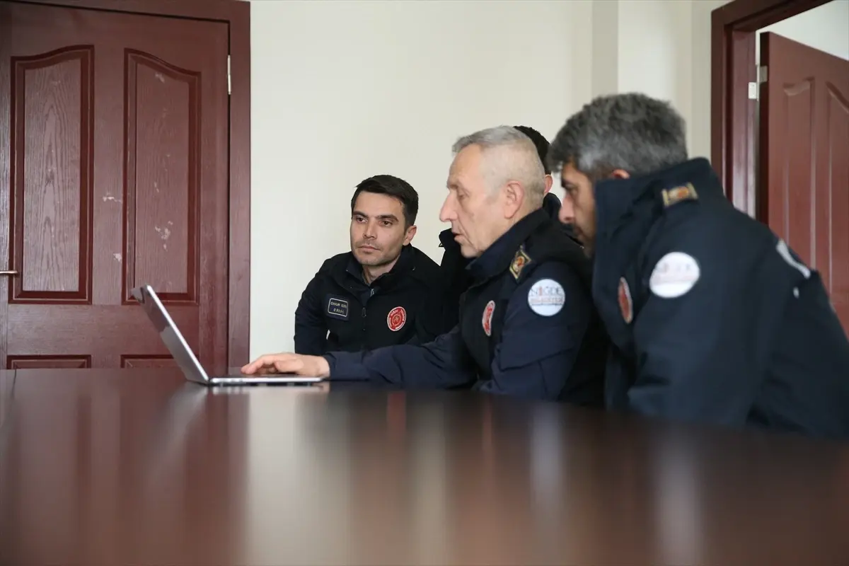 Niğde İtfaiyesi, AA'nın 2025 "Yılın Kareleri" Oylamasına Katıldı