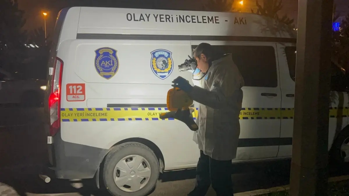 Muratpaşa’da Park Halindeki Minibüste Ölüm Olayı: Kenan Yıldırım Hayatını Kaybetti