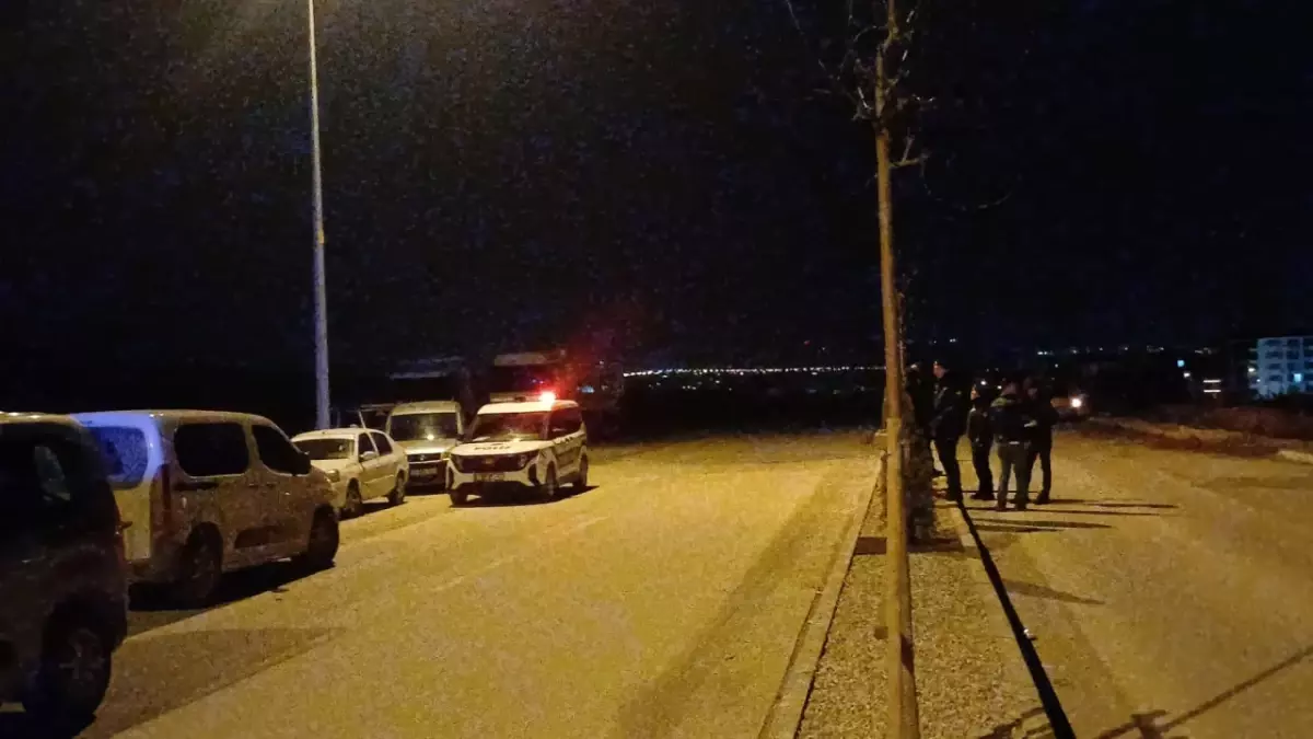 Çorum’da 5 Katlı Binanın Üst Katında Yorgun Mermi Düşmesi: Yaralanma Yok