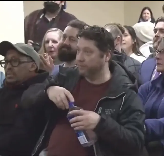 Omar’ın konuşma sırasında görüntüsü