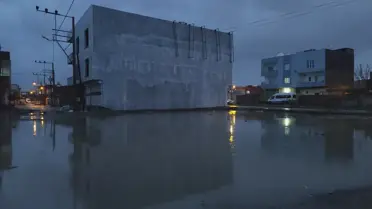 Kızıltepe'de Şiddetli Sağanak Yağış Sokakları Göle Dönüştürdü