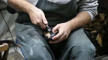 Körüklü Çizme Ustası Mustafa Karpuzcu, Mesleğini Oğlu Mehmet’e Aktarıyor