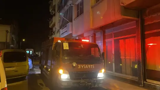 Manisa Alaşehir'de 4 Katlı Binanın Üst Katında Balkon Yangını