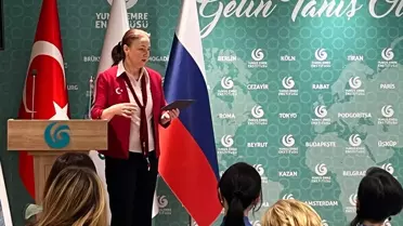 Moskova’da Rus Diplomatların Eşlerine Türk Ebru Sanatı Tanıtıldı