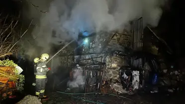 Muğla Seydikemer'de Ahır Yangını: 9 Hayvan Hayata Veda Etti