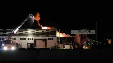 Düzce’de Strafor Fabrikasında Çıkan Yangın Trafiği Durdurdu