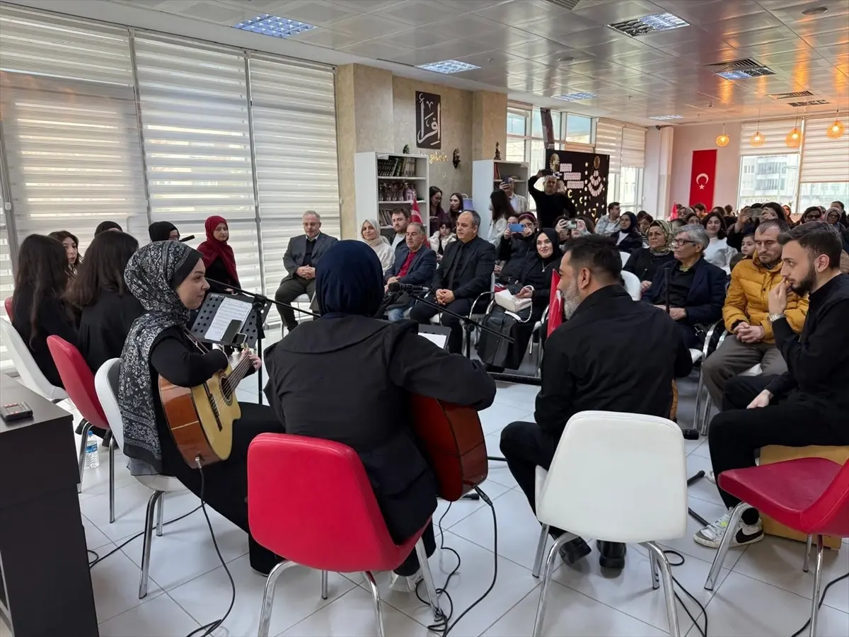 Bafra Gençlik Merkezi'nde Kış Konseri Coşkusu Yaşandı