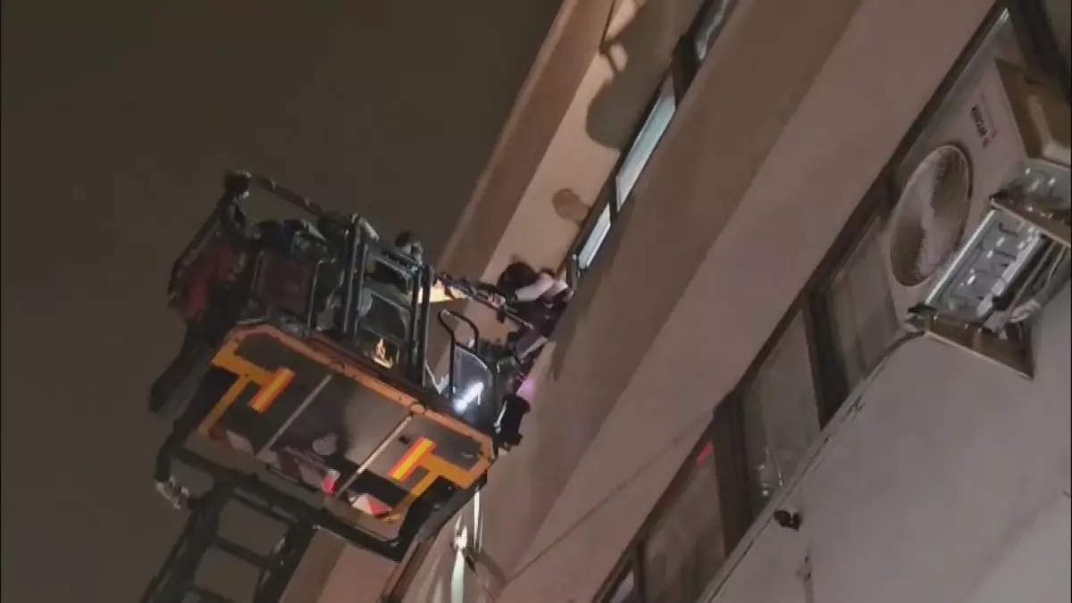 Beyoğlu'nda 4 Katlı Otelde Yangın Kontrol Altına Alındı