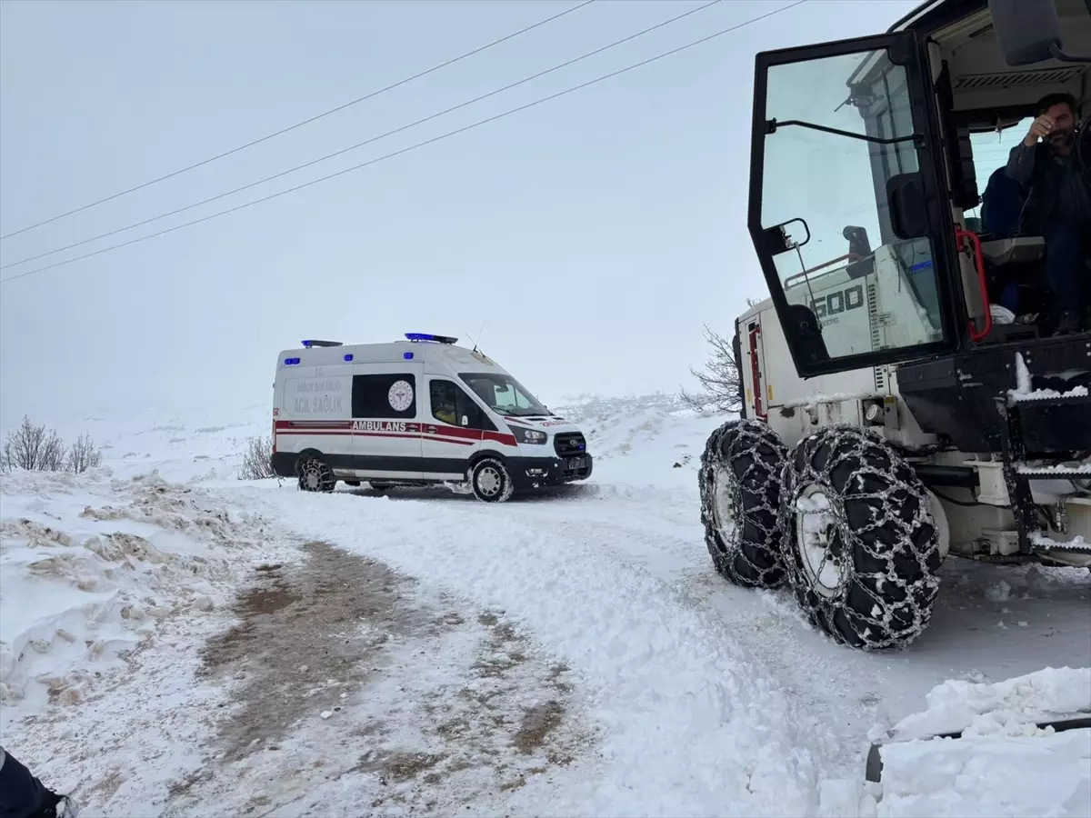 Bingöl'de Karla Kapalı Köylerdeki Hastalar Acil Müdahale ile Hastaneye Ulaştırıldı