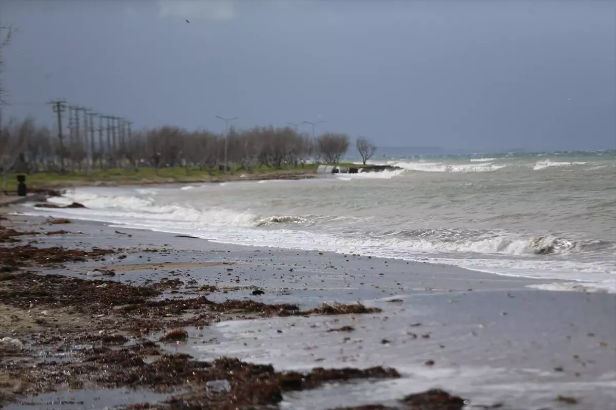 Çanakkale Boğazı'nda Fıtra Sonrası Gemi Trafiği Çift Yönlü Yeniden Başladı