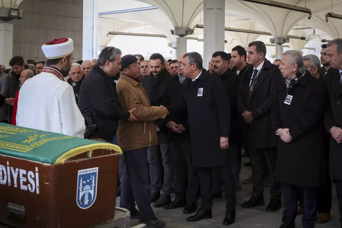 Serdar Özkanatoğlu'nun Cenaze Töreni Ortaköy Mezarlığı'nda Gerçekleştirildi