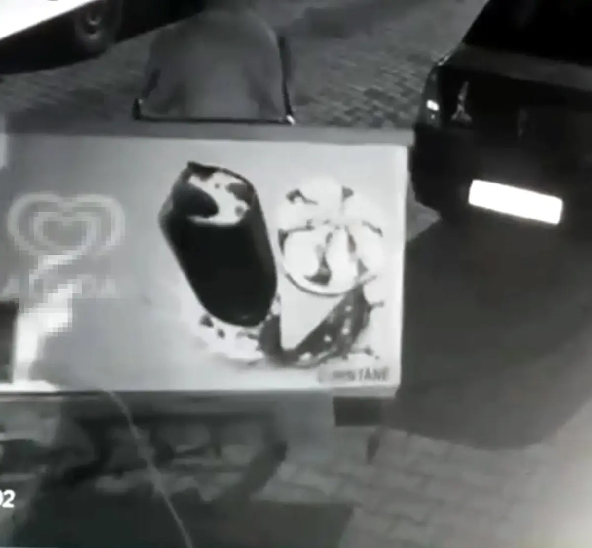 Çorlu'da Dondurma Dolabı Çalındı: Polis Soruşturması Başladı