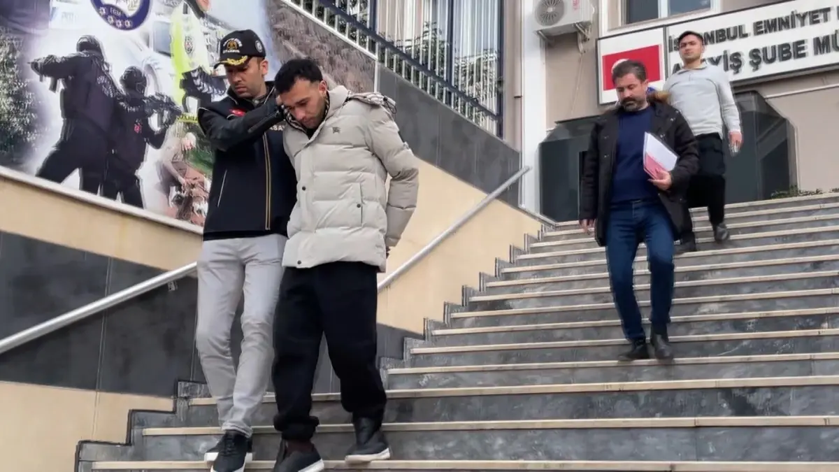 Fatih’te Cep Telefonu Hırsızlığı: 17 ve 26 Yaşındaki Şüpheliler Yakalandı