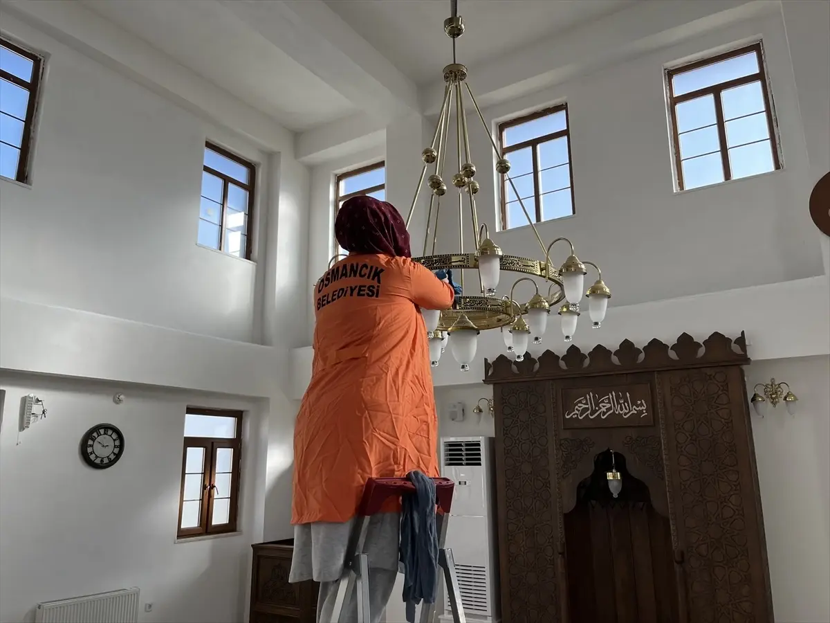 Osmancık’taki Camiler Ramazan Öncesi Hijyen Çalışmalarına Başladı