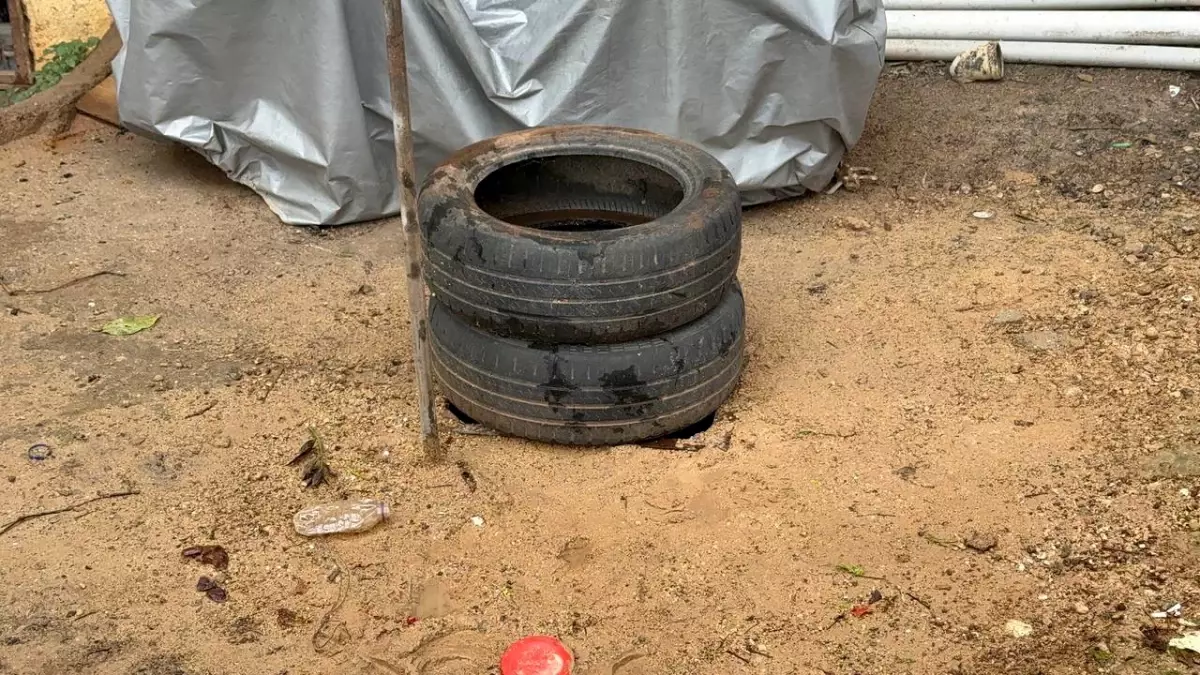 Antalya’da kırılan rögar kapağı ve su dolu çukur