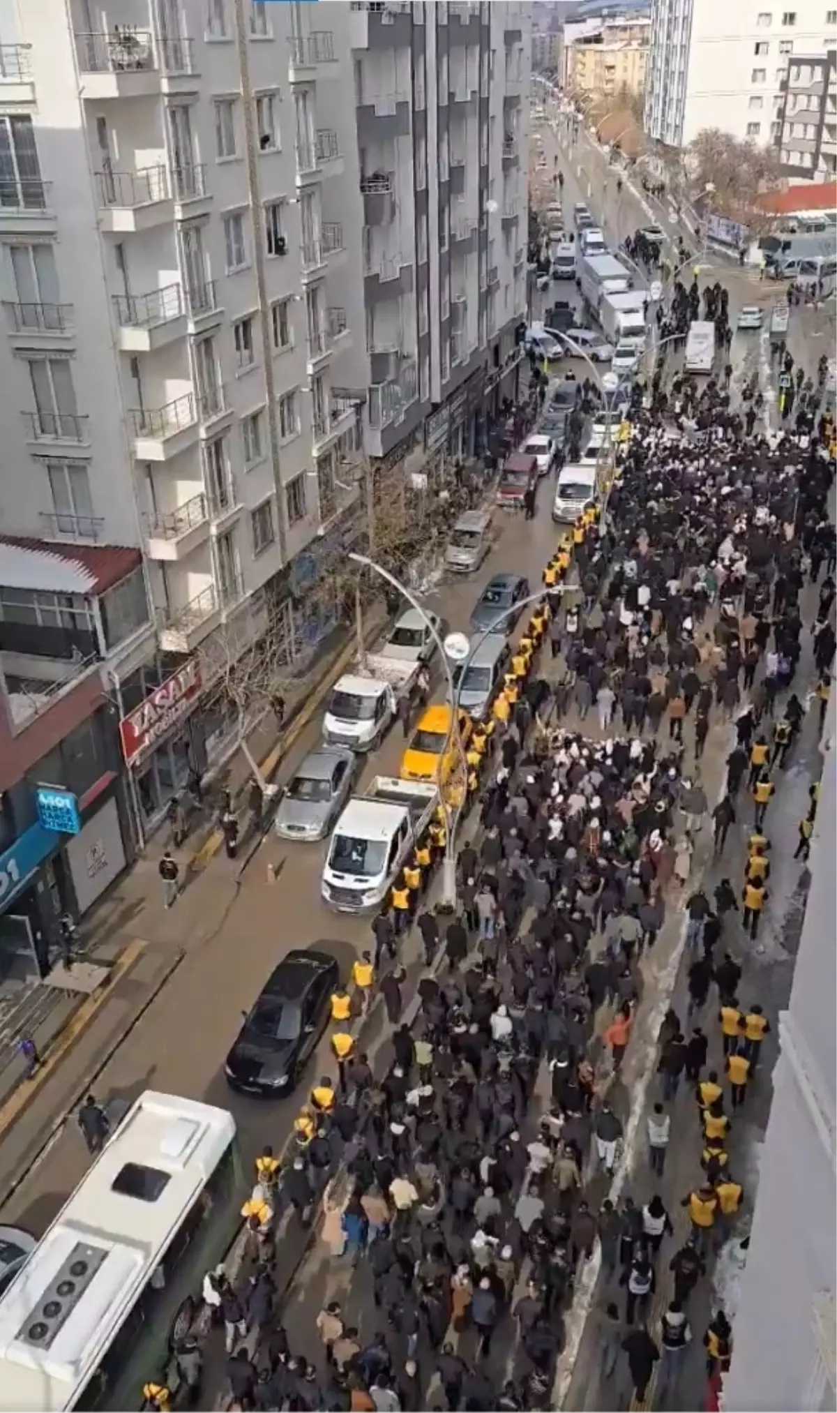 Van ve Ağrı’da Protestolar Büyüdü: Çok Sayıda Gözaltı