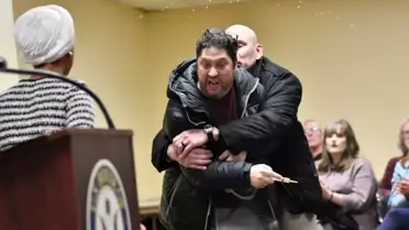 Ilhan Omar’a Elma Sirkesi Saldırısı: Sorumlu Anthony J. Kazmierczak Mahkemeye Çıktı