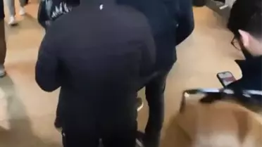 Altın Fiyatlarındaki Rekor Zirve, Türkiye’de Kuyumcu Dükkanlarını Kalabalıklaştırdı