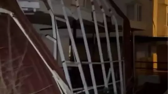 Fırtına sonrası çatı ve ağaç hasarı