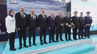 Küçük ikmal gemisi inşaat sahasından görüntü