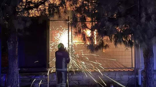 Nilüfer’de Kimyasal Kaplama Fabrikasında Yangın: İtfaiye Hızlı Müdahale Etti