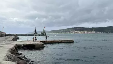Fırtına sonrası Çanakkale Boğazı'nda durdurulan feribotlar