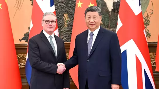 Xi Jinping ve Keir Starmer toplantı anı