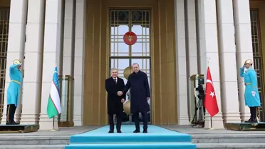 Erdoğan, Mirziyoyev'i Cumhurbaşkanlığı Külliyesi'nde Karşılayarak Türkiye-Özbekistan İşbirliğini Güçlendirdi