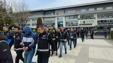 Düzce'de Sahte Kimlik Kullanarak Dolandırıcılık Yapan 5 Şüpheli Tutuklandı