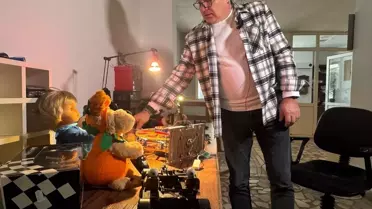 Emekli Mühendis Bülent Uysaler, Bozulan Oyuncakları Onarıp Çocukların Yüzünü Güldürüyor