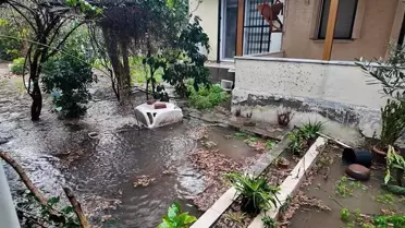 Foça’da taşkın sonrası su birikintileri